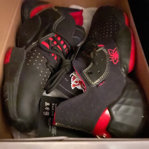 Shoes - Picture 2 of 3